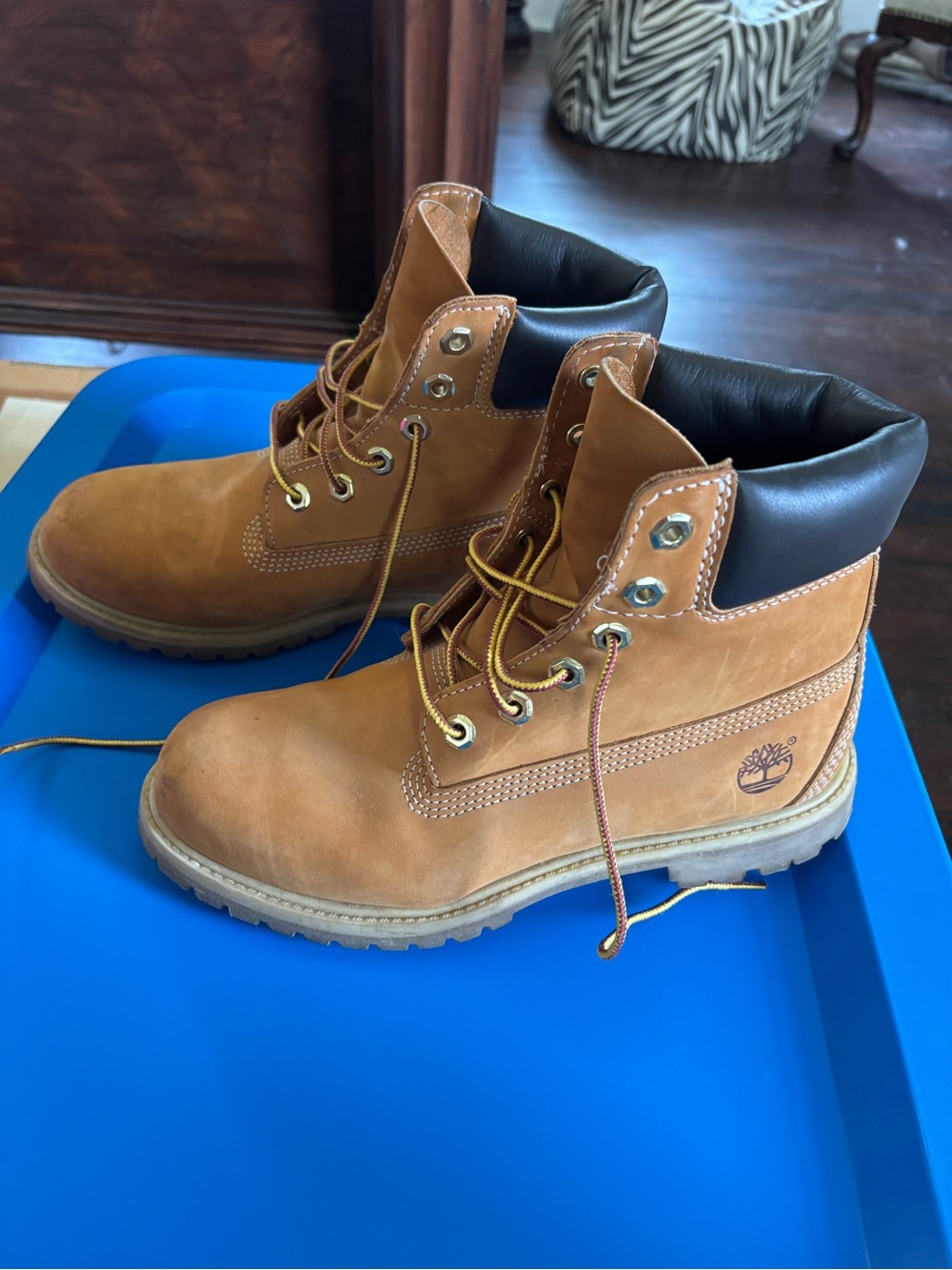 Timberland wheat honey women’s boots. Size 9. GUC.